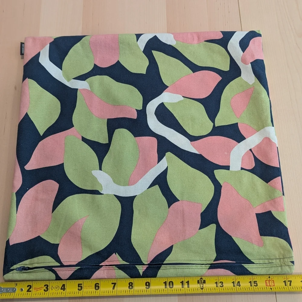 Marimekko KUKERO 100% Cotton Zip Pillow Cover 17"×17 1/2" floral green pink blac - Picture 5 of 9
